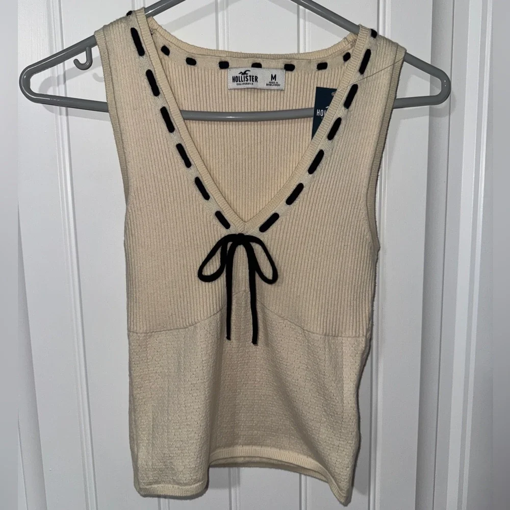 Hollister V-Neck Sweater Tank - Picture 2 of 4